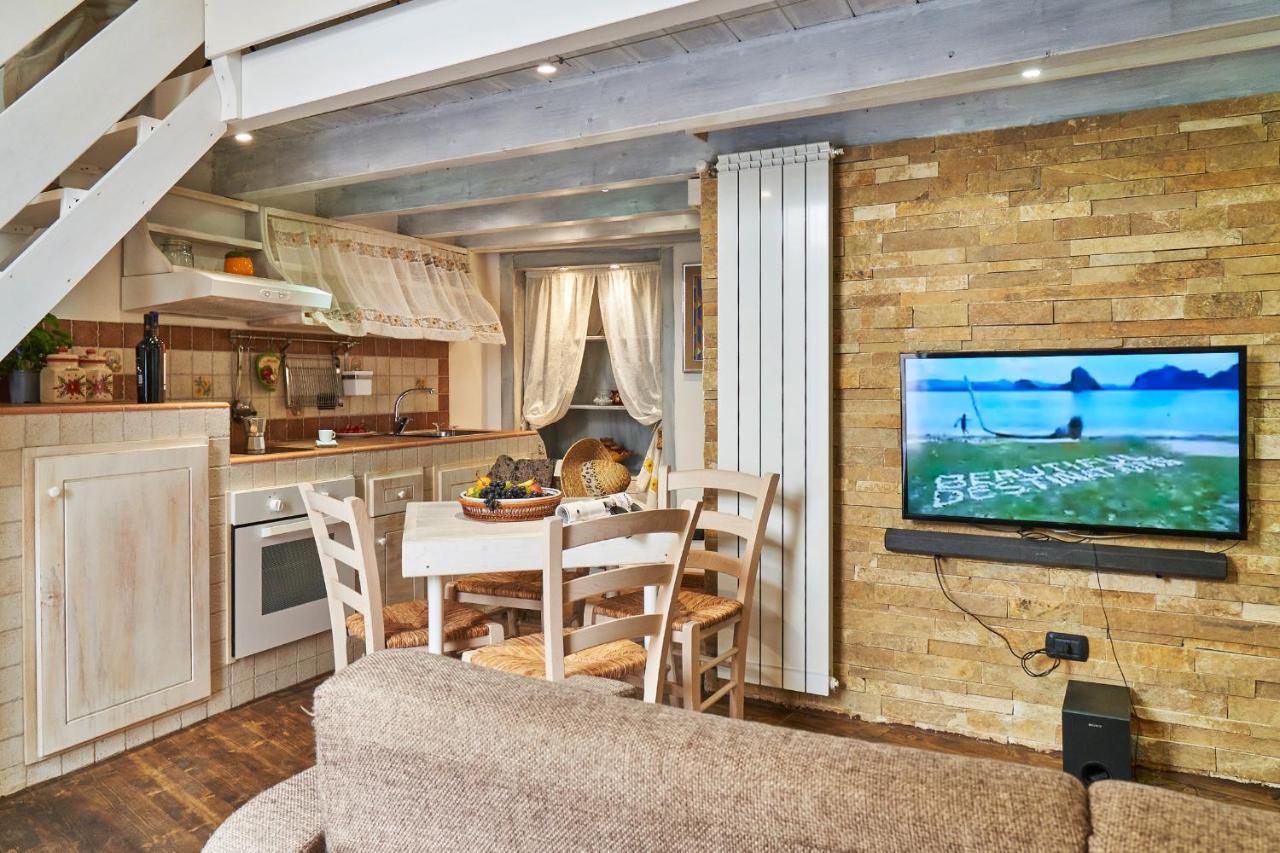 B&B Isola Dello Stampatore เลชเช ภายนอก รูปภาพ