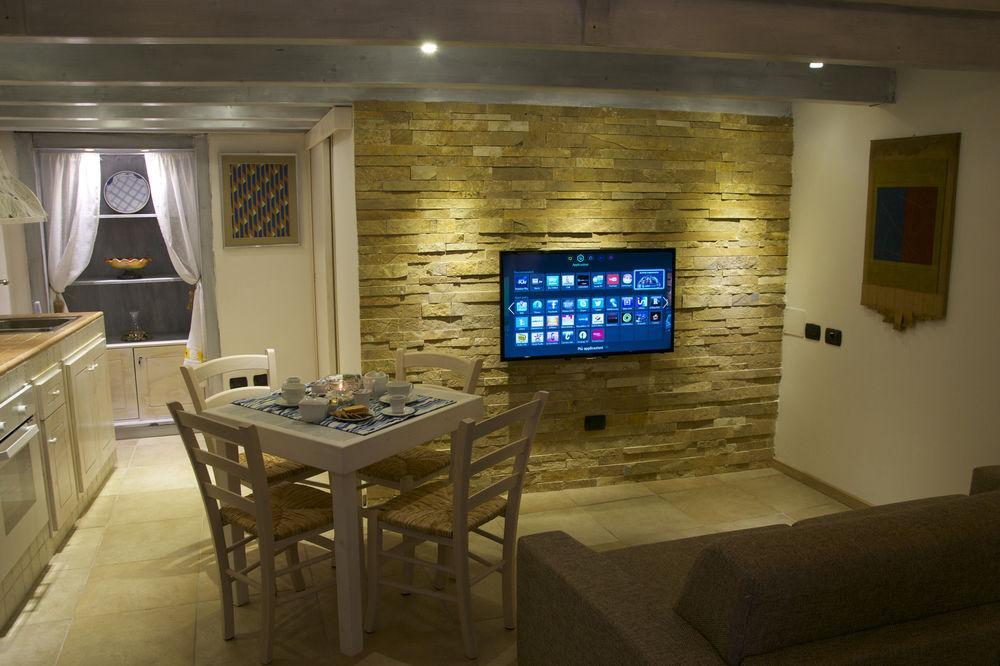 B&B Isola Dello Stampatore เลชเช ภายนอก รูปภาพ